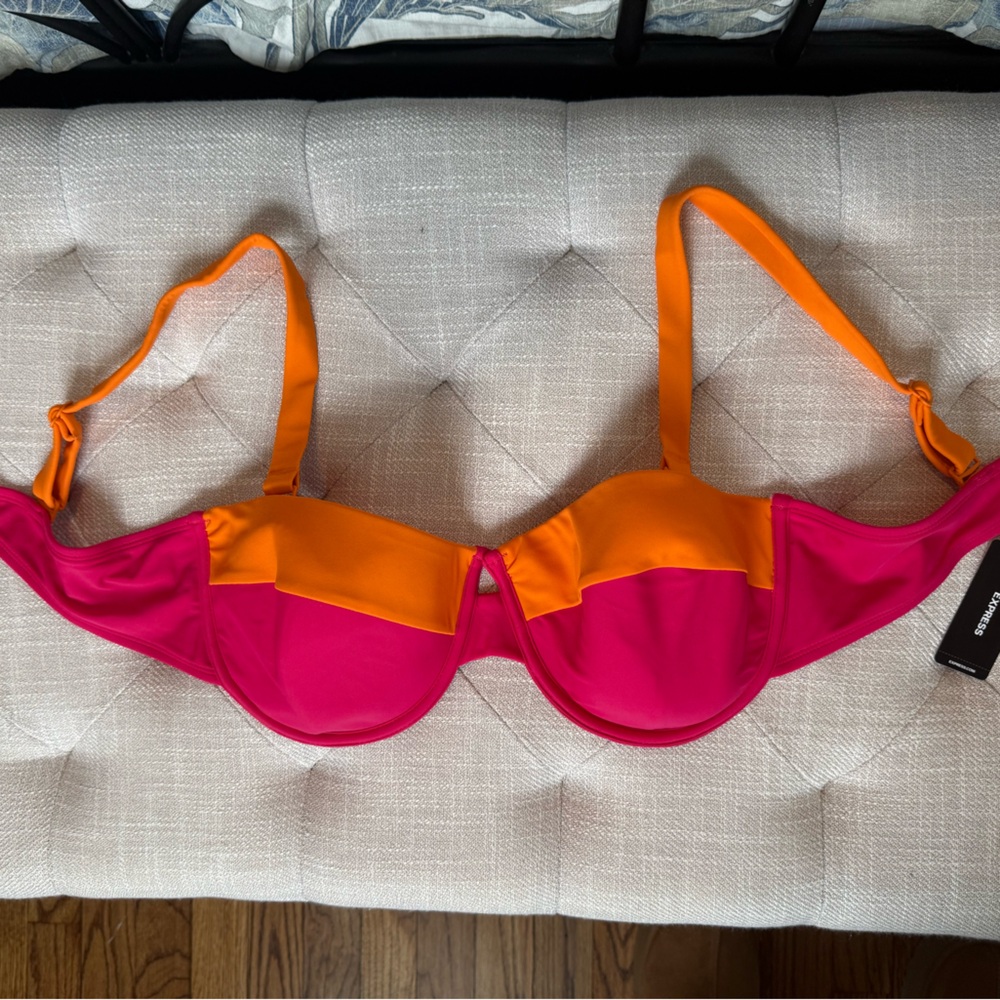 Color Block Body Contour Two-Piece Bathing Suit (NWT) 🩷🧡